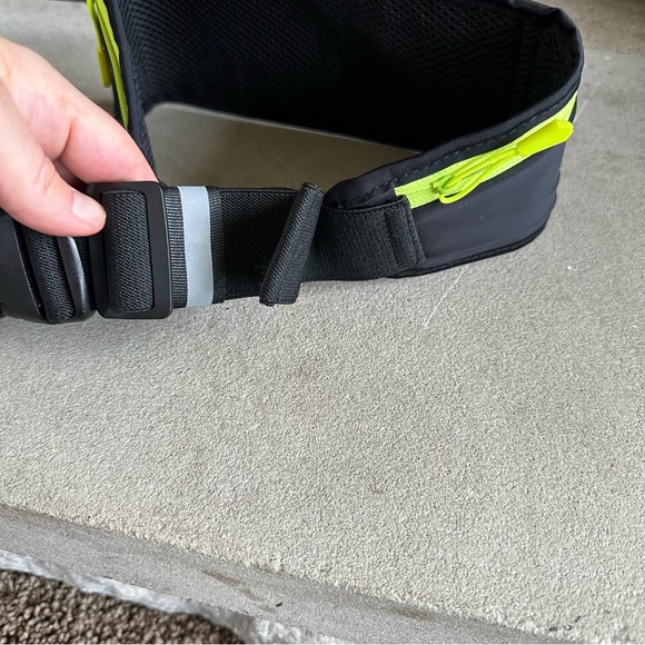 Black and Yellow Running Biking Belt Bag Zipper Pocket Adjustable - Picture 4 of 7